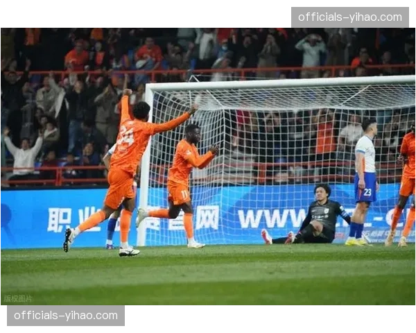 山东泰山客场惨败云南玉昆 防线崩盘暴露阵容老化隐忧